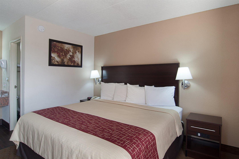 Bedroom 4, Red Roof Inn Springfield, Il, Sangamon