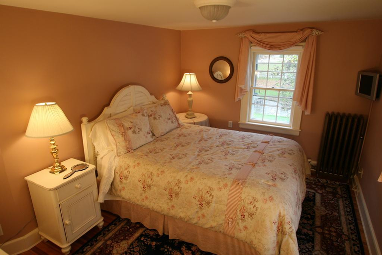 Bedroom 5, INN AT RICHMOND - BED AND BREAKFAST, Berkshire