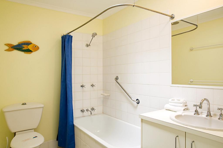 Bathroom 3, Beach Breakers Resort, Noosa - Sunshine-Peregian
