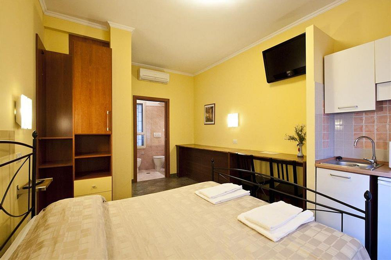 La Porta, Rome