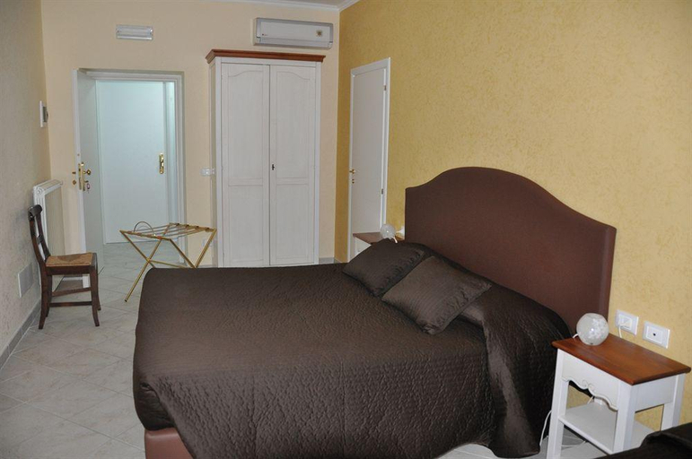 Bedroom 3, Chocolat Inn, Rome