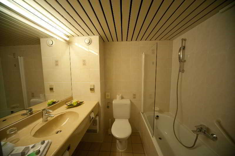 Bathroom 4, Begijnhof Hotel, Vlaams Brabant