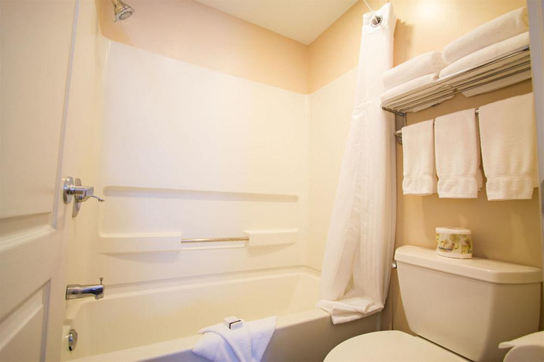 Bathroom 3, Glenwood Motel, Kootenay Boundary