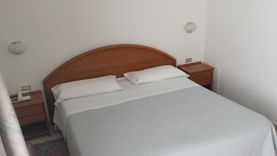 Bedroom 4, Hotel Eden, Imperia