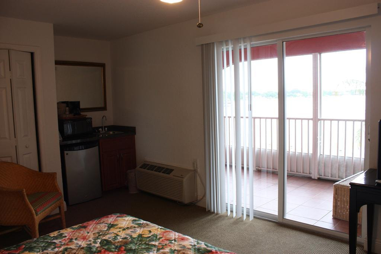 Public Area 3, Lake Roy Beach Inn, Polk