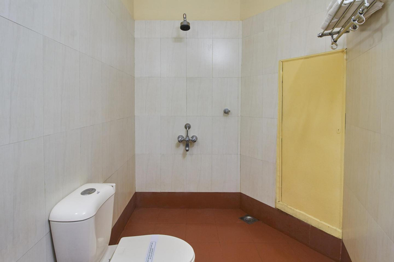 Bathroom 4, Michaels Inn, Theni