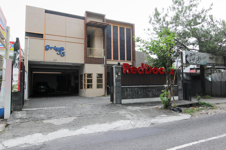 Exterior & Views, RedDoorz near Terminal Condong Catur 2, Sleman