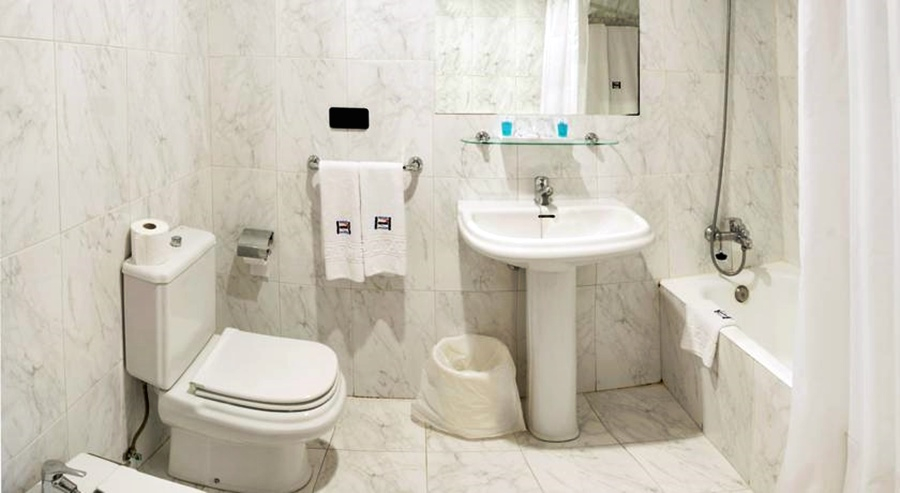 Bathroom 4, Ruta De Europa, Álava