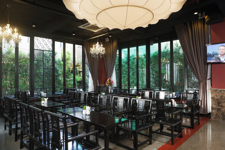 Food & Drinks 5, Sunland Hotel, District 1