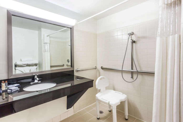 Bathroom 4, Spark by Hilton Winchester, Winchester