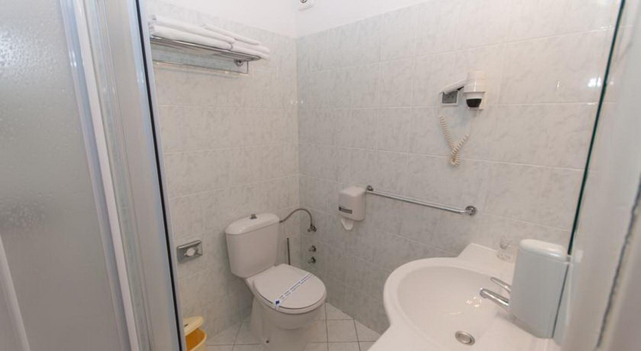 Bathroom 4, Hotel Lavanda, Sali