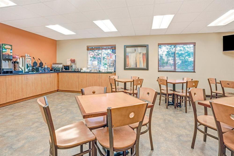 Food & Drinks, Super 8 by Wyndham Blaine/Mpls/St. Paul Area, Anoka