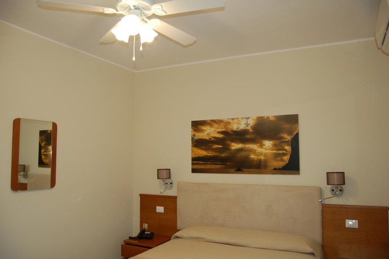 Bedroom 3, Marelba, Livorno