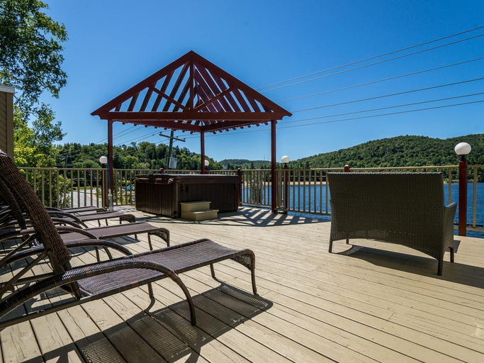 Exterior & Views 2, Auberge du Lac des Sables, Les Laurentides