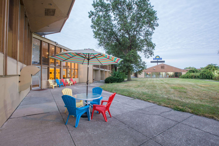 Exterior & Views 1, Days Inn by Wyndham Toledo, Lucas