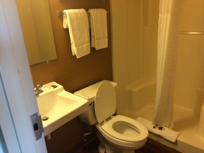Bathroom 4, HomeTowne Studios by Red Roof Raleigh - Durham, Durham