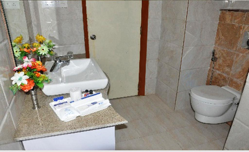 Bathroom 3, Hotel Shree Hari, Puri