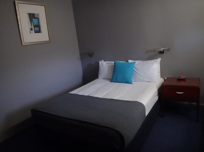 Bedroom 3, WM Hotel Bankstown, Sydney
