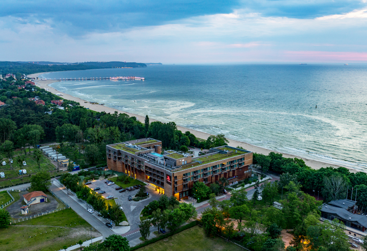 Exterior & Views