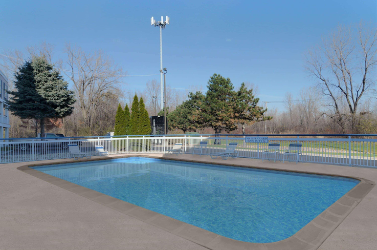 Sport & Beauty, Travelodge by Wyndham Lansing IL, Cook