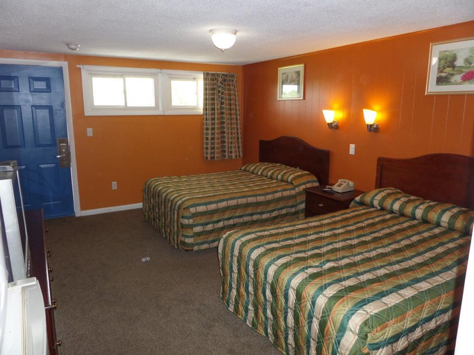 Bedroom 5, Budget Inn - Dayville, Windham