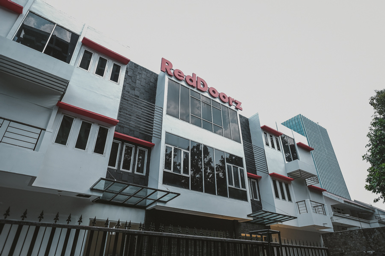 RedDoorz Plus near Plaza Blok M, South Jakarta