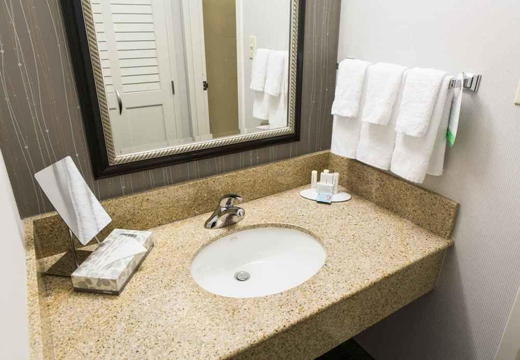 Bathroom 2, HOTEL PRESTON by IHG, Montgomery