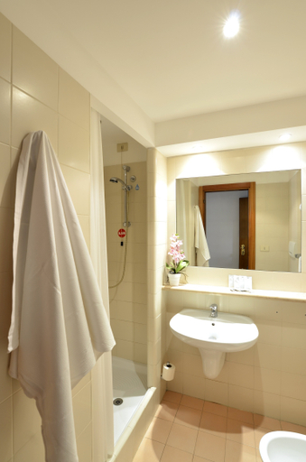 Bathroom 5, Hotel Tex, Rome