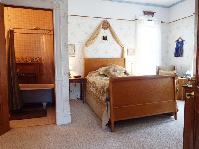 Bedroom 2, The Fresh Coast Inn at Ludington, Mason