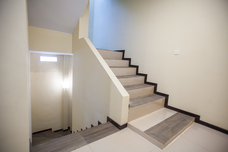 Public Area 3, RedDoorz Premium @ Jalan Cengkeh Malang, Malang
