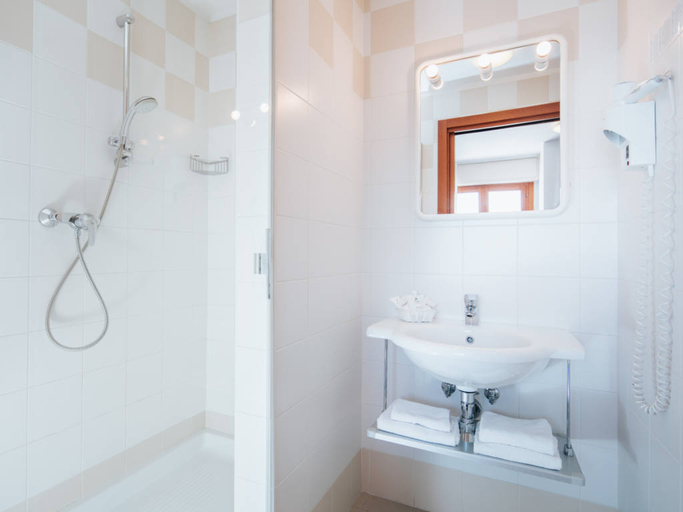 Bathroom 5, Argentina, Gorizia