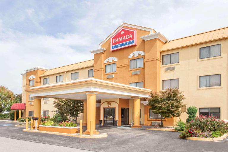 Exterior & Views 2, Baymont by Wyndham Decatur IL North, Macon