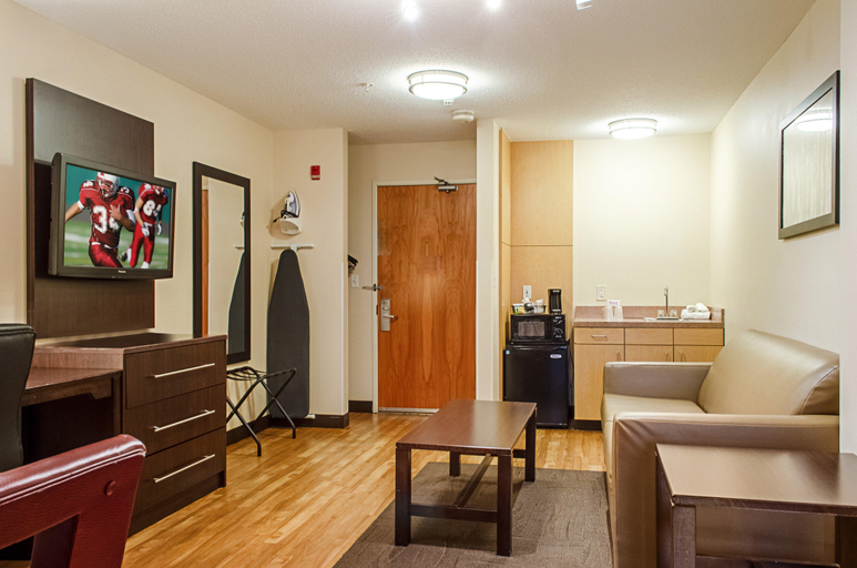 Bedroom 3, Red Roof PLUS+ Raleigh Downtown – NCSU/Conv Center, Wake