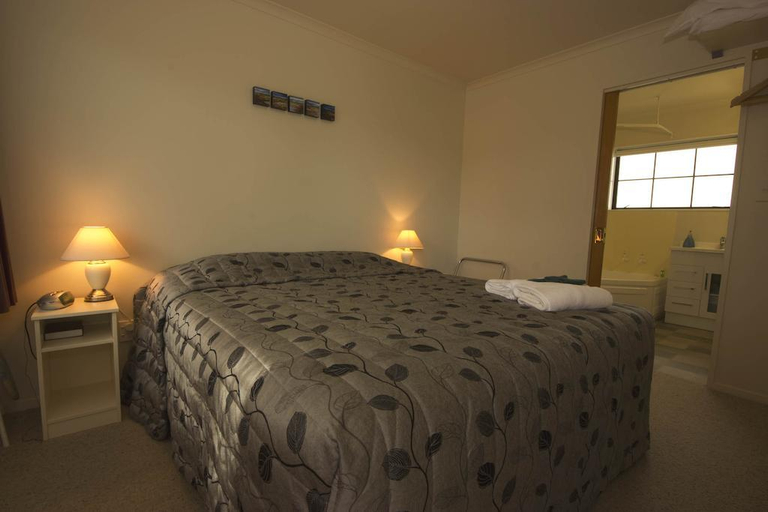 Bedroom 3, Arrow Motel, Nelson