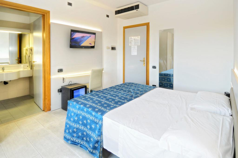 Bedroom 3, Hotel Helvetia, Udine