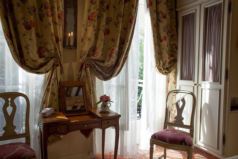 Bedroom 3, Hotel Caron de Beaumarchais, Paris