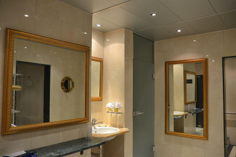 Bathroom 4, T3 Alpenhotel Flims, Imboden