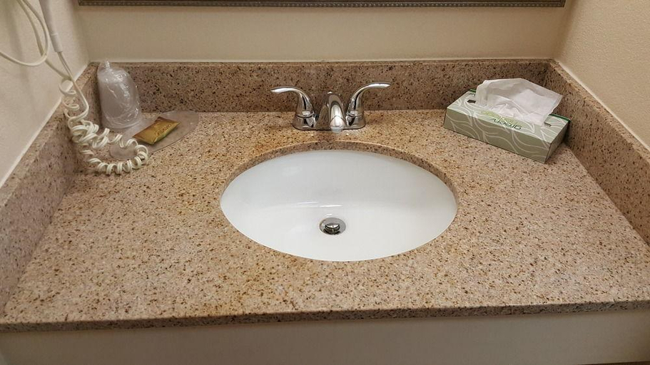 Bathroom 4, Waterfront Inn PHL Airport, Delaware