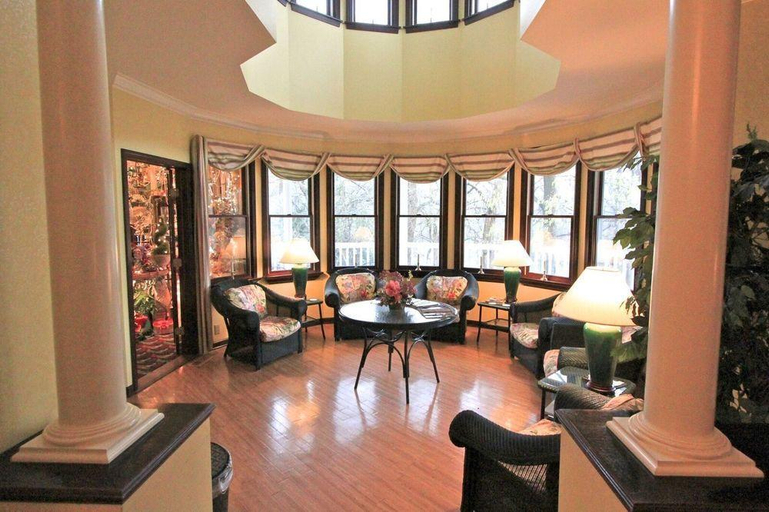 Public Area 3, Inn at Aberdeen, Porter