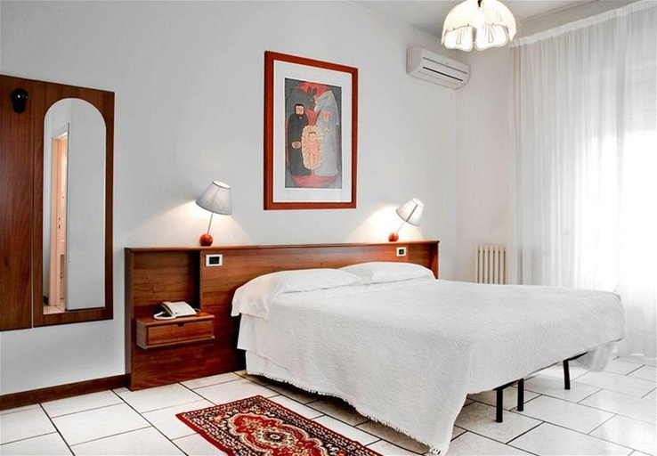 Bedroom 5, Miramonti, Pistoia