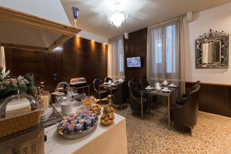 Food & Drinks, Leon Bianco On The Grand Canal, Venezia