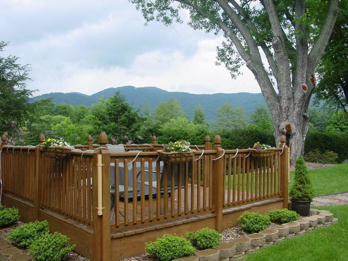 Exterior & Views 2, Brookside Mountain Mist Inn B&B, Haywood