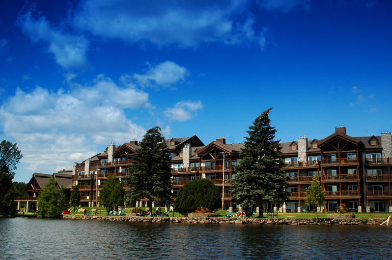 Exterior & Views