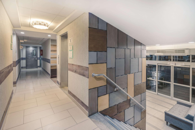 Public Area 2, La Quinta Inn & Suites by Wyndham Brooklyn Downtown, New York