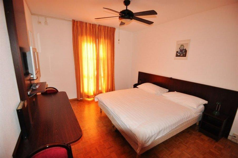 Bedroom 2, Calvy, Genève