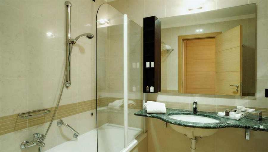 Bathroom 3, Grand Hotel Spiaggia, Savona