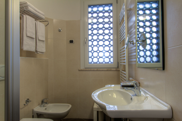 Bathroom, Kent, Rimini