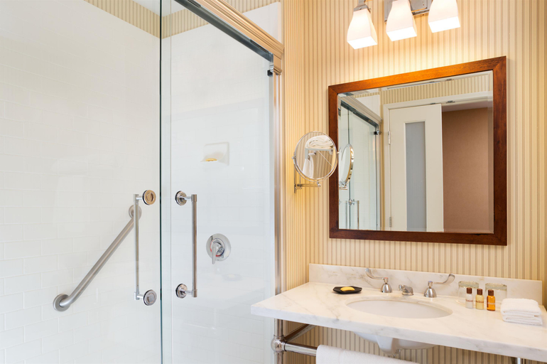 Bathroom, Sheraton Minneapolis Midtown Hotel, Hennepin