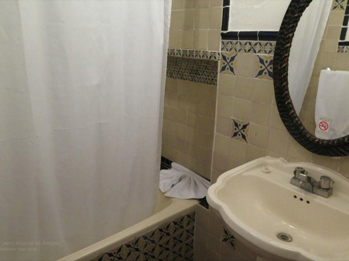 Bathroom 4, Posada de Don Rodrigo La Antigua, Antigua Guatemala