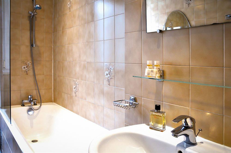 Bathroom 4, Eden Montmartre, Paris